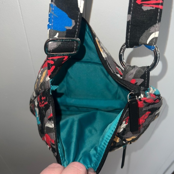 Vera Bradley crossbody - like new. - Picture 6 of 6